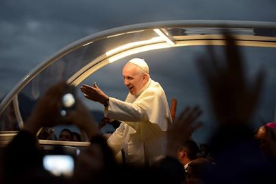 Costruttori di una Chiesa più bella - Durante la veglia della GMG Papa Francesco propone ai giovani che pregano con lui l'immagine del cantiere